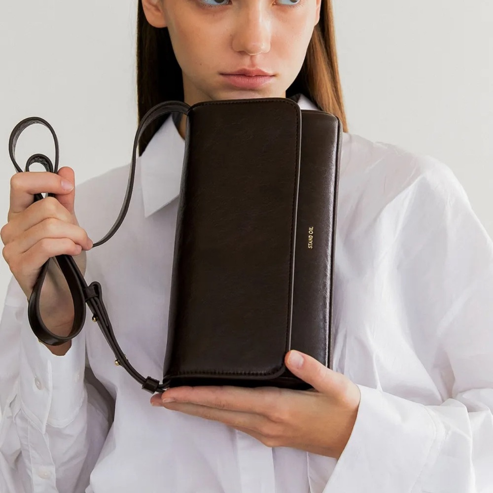 stand oil butter bag black korean brand. used a couple times